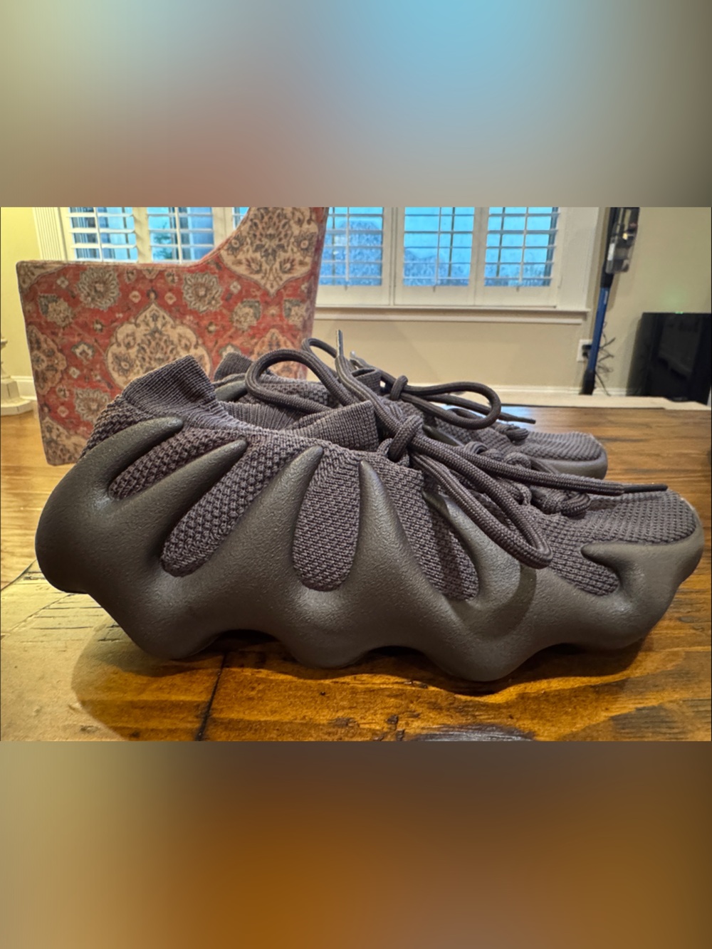 Kid’s Yeezy 450 in “Slate Black” size 4